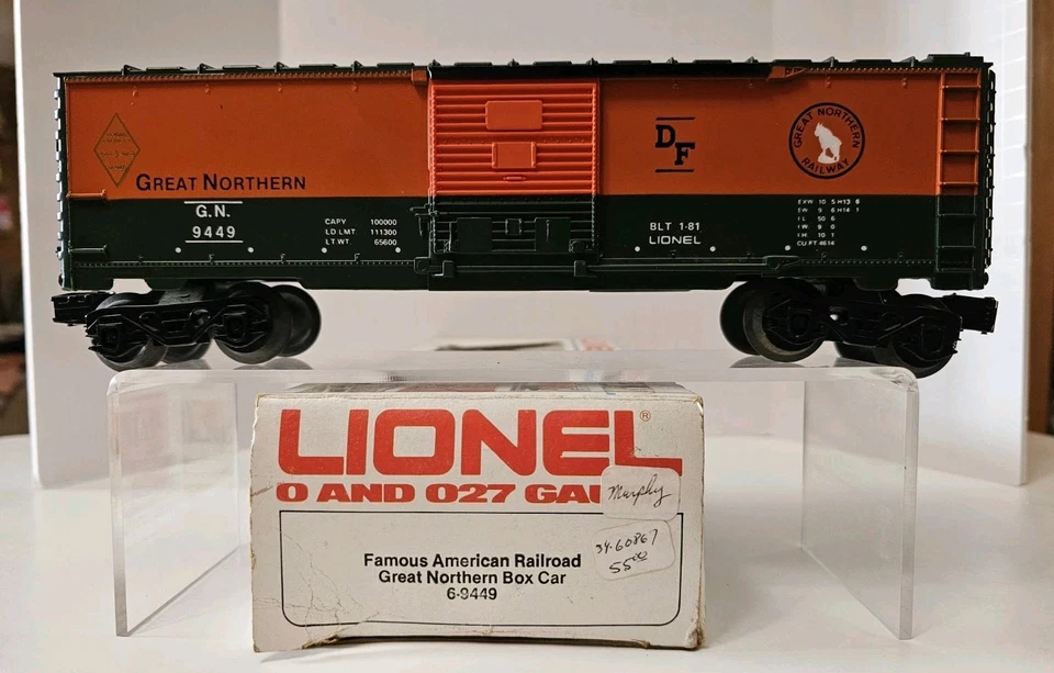 1981 Lionel O FARR 3  Great Northern Boxcar (Orange/Green) - Nice with Box - Image 1 of 4