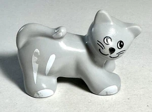 Duplo Lego Gray Kitty Cat Round Eyes with White Stripes - Bild 1 von 2