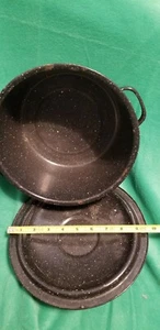Emaille schwarz gesprenkelte Pfanne mit Deckel - rund 93/8" x 41/4" hoch - Bild 1 von 3