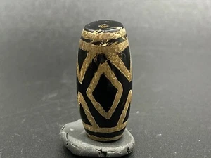 Antique Himalayan Phum Dzi Etched Agate Black and White Bead Amulet Pendant - Picture 1 of 12