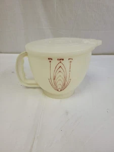 Vintage Tupperware Mix N Store 2 QT/ 8 Cup Measuring Cup Bowl Pitcher With Lid - Picture 1 of 7