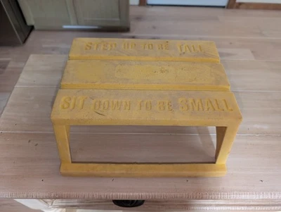 Taburete infantil vintage Empire "Step Up To Be Tall Sit Down To Be Small" Foto 1 de 4