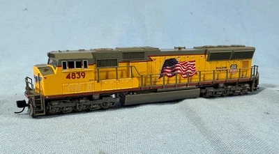 N Scale Kato UP SD70M Locomotive with Digitrax DCC - Image 1 of 4
