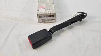 Fivela de cinto de segurança dianteira esquerda Infiniti FX35 FX45 2003-2008 86843-CG001 - Imagem 1 de 4