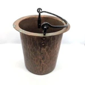 Secchio da appendere vintage in rame martellato pesante manico in metallo patina rustica - Foto 1 di 10