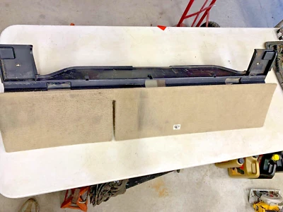 09 10 11 12 13 14 FORD EXPEDITION TERCERA FILA ASIENTO RESPALDO PISO MOLDURA CAMEL BRONCEADO BISAGRAS Foto 1 de 4