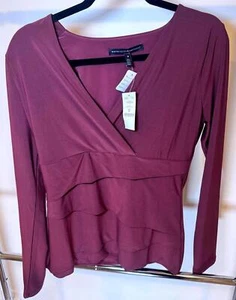 Elegantes Wickeltop in Pflaume von White House Black Market - Größe M - Bild 1 von 3