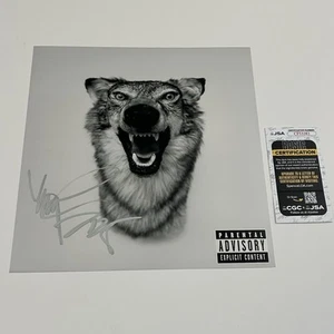 FOTO AUTOGRAFIADA POR YELAWOLF LOVE STORY 12x12 certificado de autenticidad de Slumerican JSA - Imagen 1 de 4