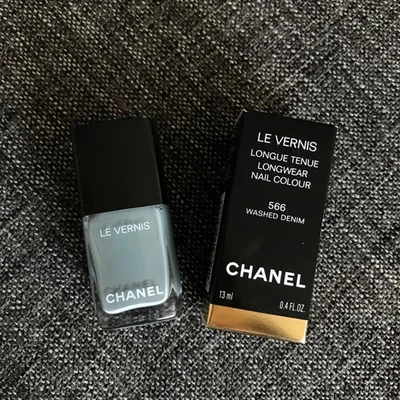 Chanel LE VERNIS WASHED DENIM 566 Longwear Color de uñas Agotado Nuevo en caja Envío gratuito a EE. UU. Foto 1 de 4