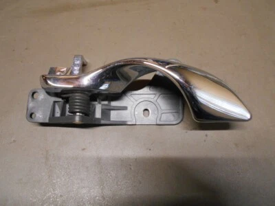 00-05 Cadillac Deville RH Passengers Side Rear Interior Door Handle / 25705254  Foto 1 de 4