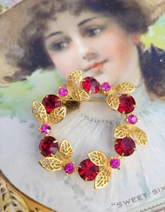 Vintage Red & Pink Rhinestone Leaves Wreath Brooch Pin - Bild 1 von 5