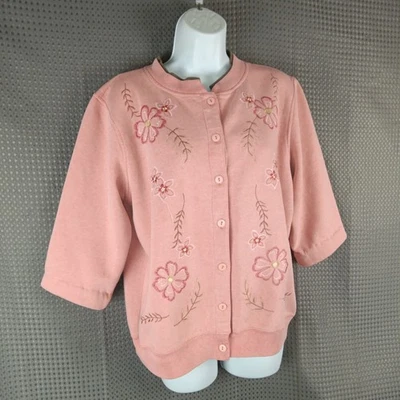 Shenanigans 花卉刺绣运动衫 M 粉色纽扣前 3/4 袖 — 第 1/4 张图片