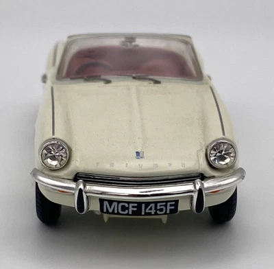 CORGI LLEDO VANGUARDS TRIUMPH SPITFIRE WHITE & RED HOOD VA06705 1:43 Ltd Edition - Image 1 of 4