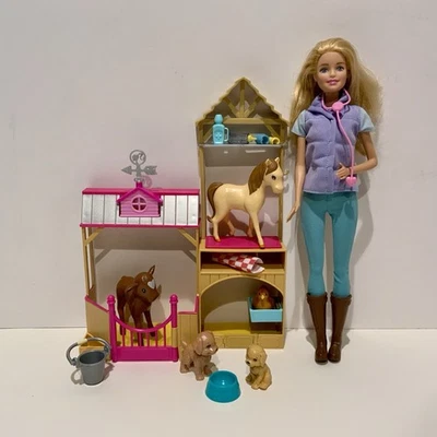 Barbie Dulce Huerto Granja Rubia Veterinaria y Juego con Animales Usado en Excelente Condición Foto 1 de 4