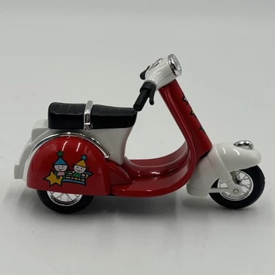 Diecast 2010 Sunnyside Pull Back Action Vespa Red White Scooter Works - Image 1 of 4