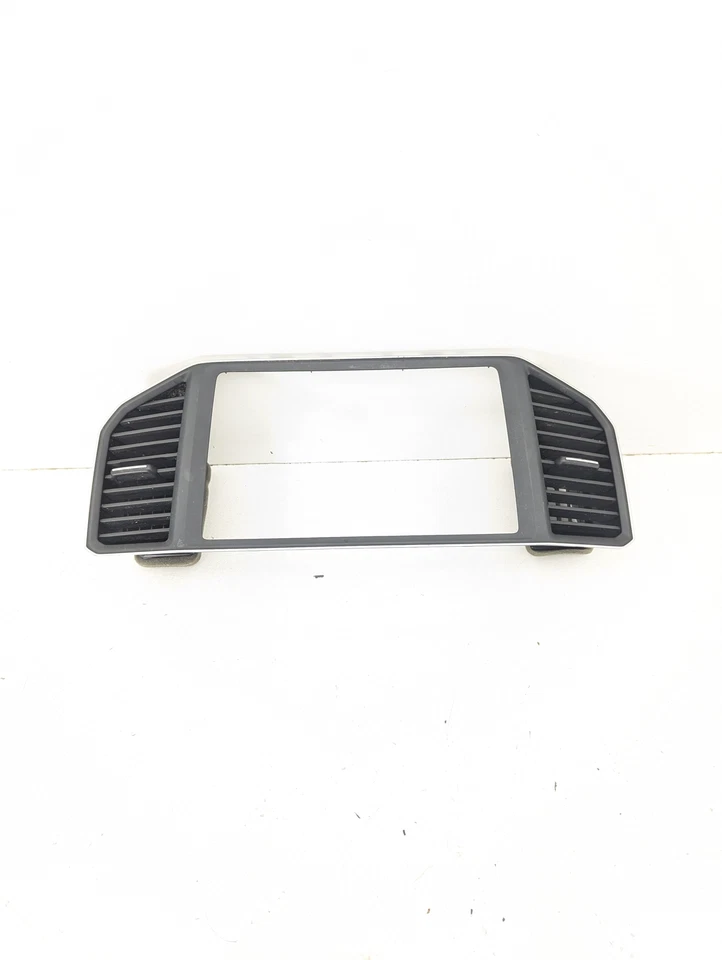 2018-2019 VOLKSWAGEN ATLAS DASH CENTER INNER AIR VENT GRILLE OEM - Imagem 1 de 4