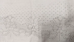 Set of 2 Vintage Stamped Cross Stitch Floral NAPKINS Place Settings - Picture 1 of 3