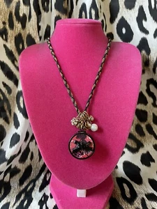 Betsey Johnson Vintage Miami Chic Sombrero Caja Sombrero Sol Vestido Floral Equipaje Collar - Imagen 1 de 7