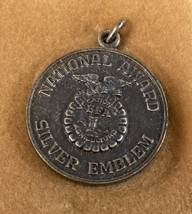 Emblema de plata Premio Nacional FFA - Lácteos - Imagen 1 de 2