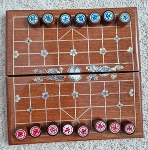 Juego de caja plegable chino Huanghuali madera tallada ajedrez perla Xiangqi incompleto - Imagen 1 de 7