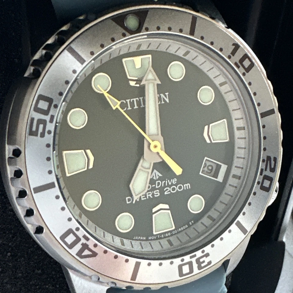 Reloj Citizen Mujer Indicador de Fecha de Buceo Eco-Drive Azul Claro 36MM EO2027-09L Foto 1 de 4