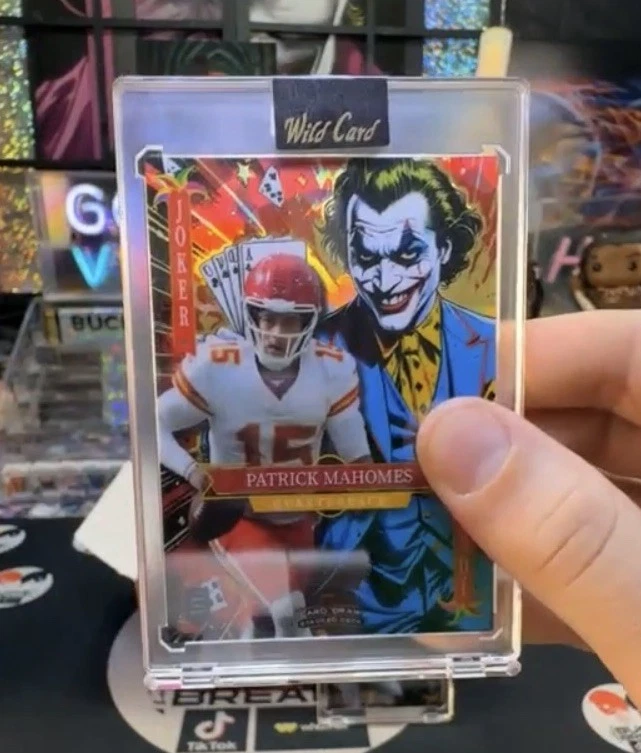 Patrick Mahomes 1/1 Joker 2025 Wild Card Jokers Wild Kansas City Chiefs Foto 1 de 1