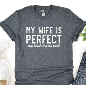 My Wife Is Perfect Shirt, Ehemann T-Shirt, Geschenk für Vatertag, Shirt für Papa - Bild 1 von 10