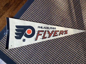 VINTAGE LATE 1960'S EARLY 1970'S PHILADELPHIA FLYERS HOCKEY PENNANT FLAG - Picture 1 of 4
