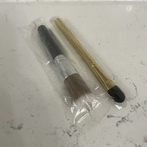 Lot Of 2 BareMinerals Brushes - Deluxe Mini Feather Light & Buffing Eye - NEW - Picture 1 of 4
