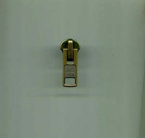 Ein antiker Messing #10u YKK Schwerlast Schieber für Metallreißverschlüsse Neu! - Bild 1 von 2