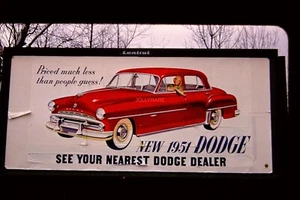 Original 1951 35 mm extensión ~ Kodachrome red border Dodge 1951 cartelera de auto nuevo - Imagen 1 de 3