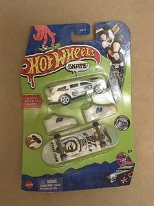 HOT WHEELS SKATE TREASURE HUNT TONY HAWK SKATEBOARD + DIE-CAST CAR - Picture 1 of 2