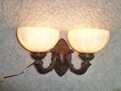 Lámpara de pared victoriana acabado bronce enchufe o cable duro como se muestra Foto 1 de 4