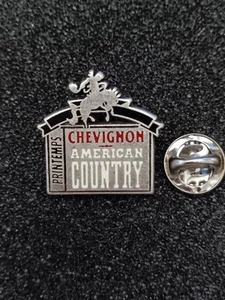 Pin's Pins PIN Enamel 58 VÊTEMENT Mode Magasin Printemps "CHEVIGNON"  - Picture 1 of 3