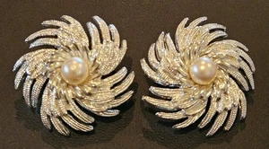Vintage Clip-on Earrings SARAH COV Silver Tone Swirl Faux Pearl Textured Round - Picture 1 of 3