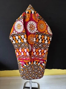 Cappotto turkmeno in seta ricamato e chapan, antico caftano, copricapo, seta - Foto 1 di 10