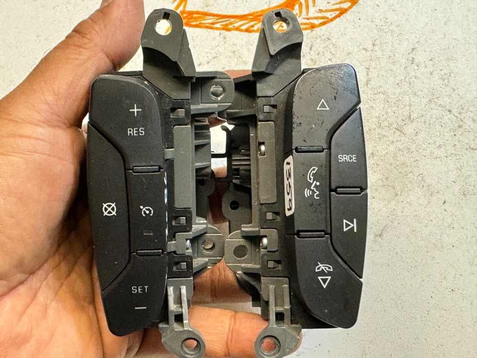 Interruptor de control de crucero Chevrolet Traverse 2009-2012 OEM Foto 1 de 4