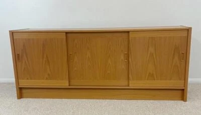 Credenza de tres puertas de teca moderna Mid Century 71" de largo Foto 1 de 4