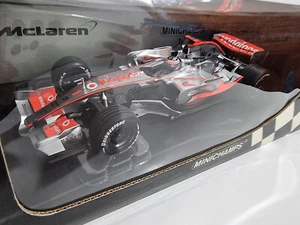 Minichamps 530071801 - Vodafone McLaren Mercedes MP 4-22 F.Alonso Showcar 2007 - Picture 1 of 9