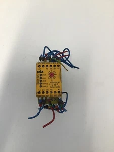 Relé de seguridad PNOZ-XV2 Pilz 774500 Ref218 - Imagen 1 de 3
