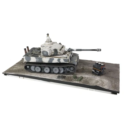 TIGER VI GERMAN SD.KFZ 181 PZKPFW N.100 EASTERN FRONT 1:32 Forces Of Valor Mezzi - Immagine 1 di 4
