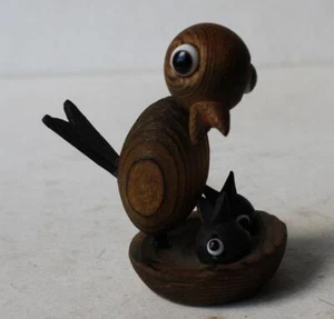 Estatuilla de Pájaro Nido Bebé Pájaros Madera Tallada a Mano Mamá Pájaro 2 Bebés Hecho en Japón - Imagen 1 de 1