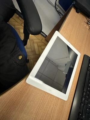 Apple iPad 4th Gen. 32GB, Wi-Fi, 9.7in - White - Image 1 of 4