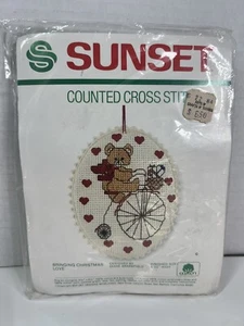 Kit vintage de punto de cruz contado al atardecer trayendo amor de Navidad #999 1983 - Imagen 1 de 2