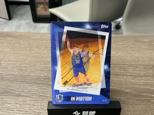 2025 Topps Match Attax Cooper Flagg In Motion Mavericks RC #KI-CF - Picture 1 of 2