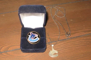 Vancouver Canucks logo, NHL Hockey pin with neckless - Picture 1 of 3