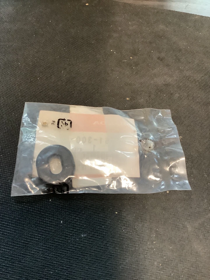 Nuevo de Lote Antiguo Filtro de Aire Honda Carcasa Ojal OEM# 83551-300-000 Foto 1 de 1