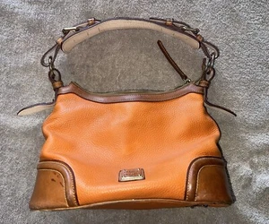 Dooney & Bourke Hobo-Schultertasche Harrison orangefarbenes Kiesel-Leder brauner Besatz - Bild 1 von 17