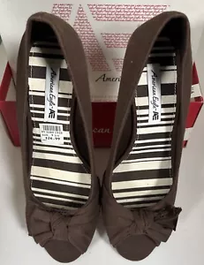 Scarpe con zeppa American Eagle marrone tessuto punta aperta sughero tacco 9,5 nuove fiocco classiche - Foto 1 di 8