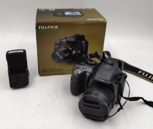 Fujifilm Finepix SL240 Digital Camera 14 MP 24 x 24mm Wide With 16gb Memory Card - Picture 1 of 20